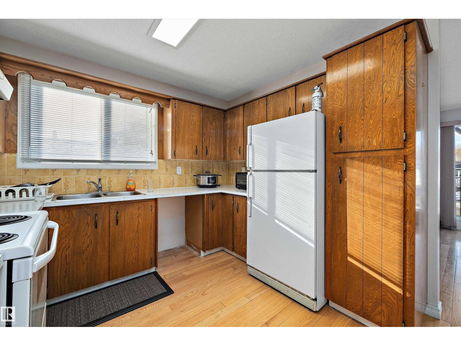 12117 91 ST NW - 9