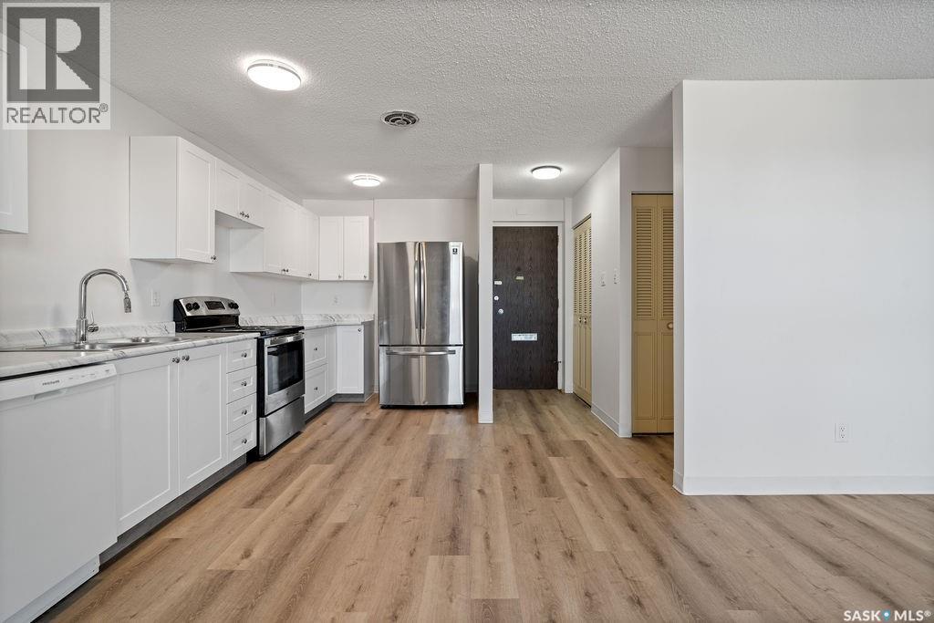 Single Family House High rise for Sale in   Rae STREET Regina 