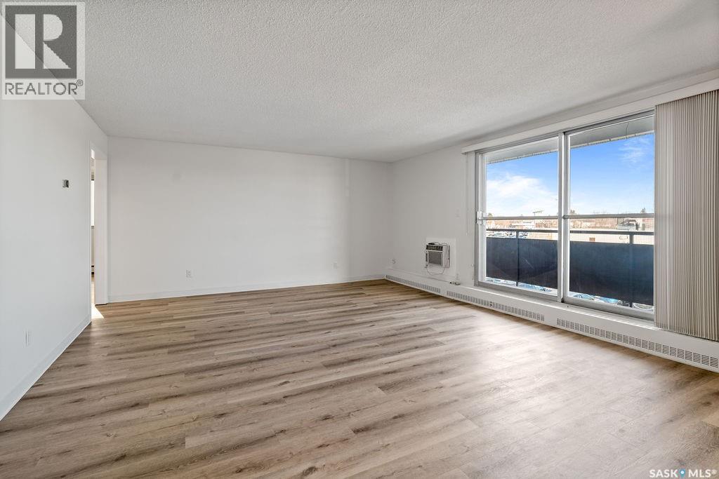 Single Family House High rise for Sale in   Rae STREET Regina 