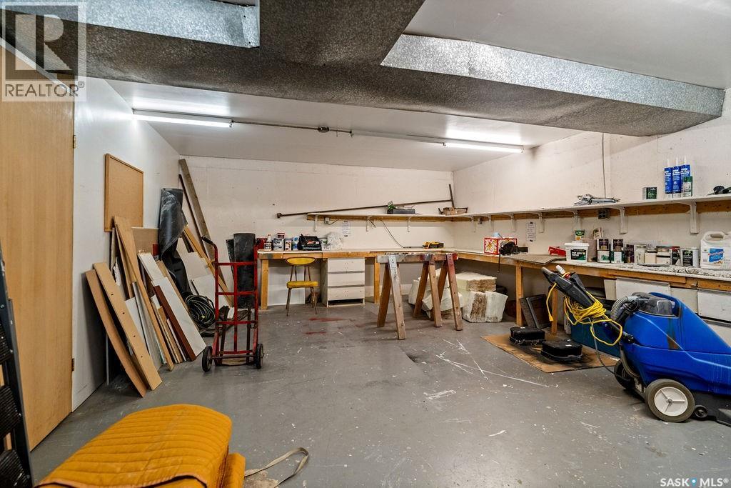 Single Family House High rise for Sale in   Rae STREET Regina 