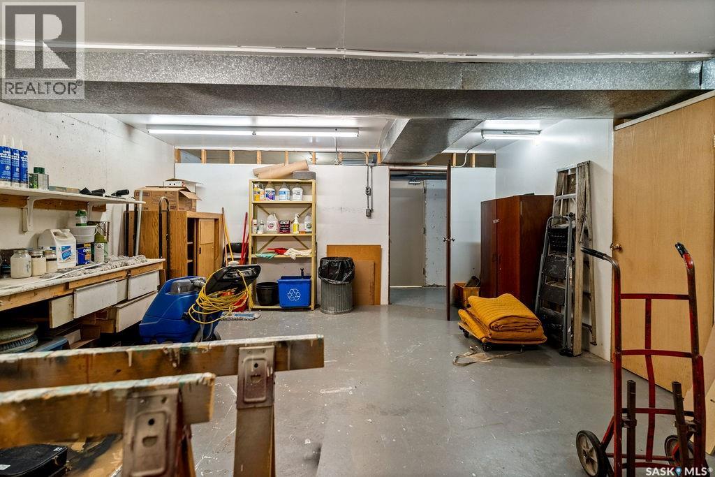 Single Family House High rise for Sale in   Rae STREET Regina 