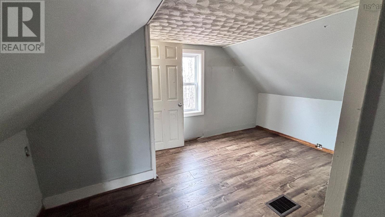 Property 25 of 29 of 3392 HIGHWAY 4