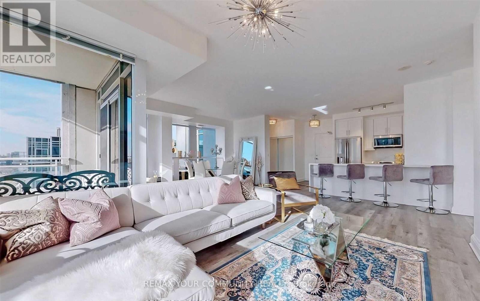 1503 - 628 FLEET STREET