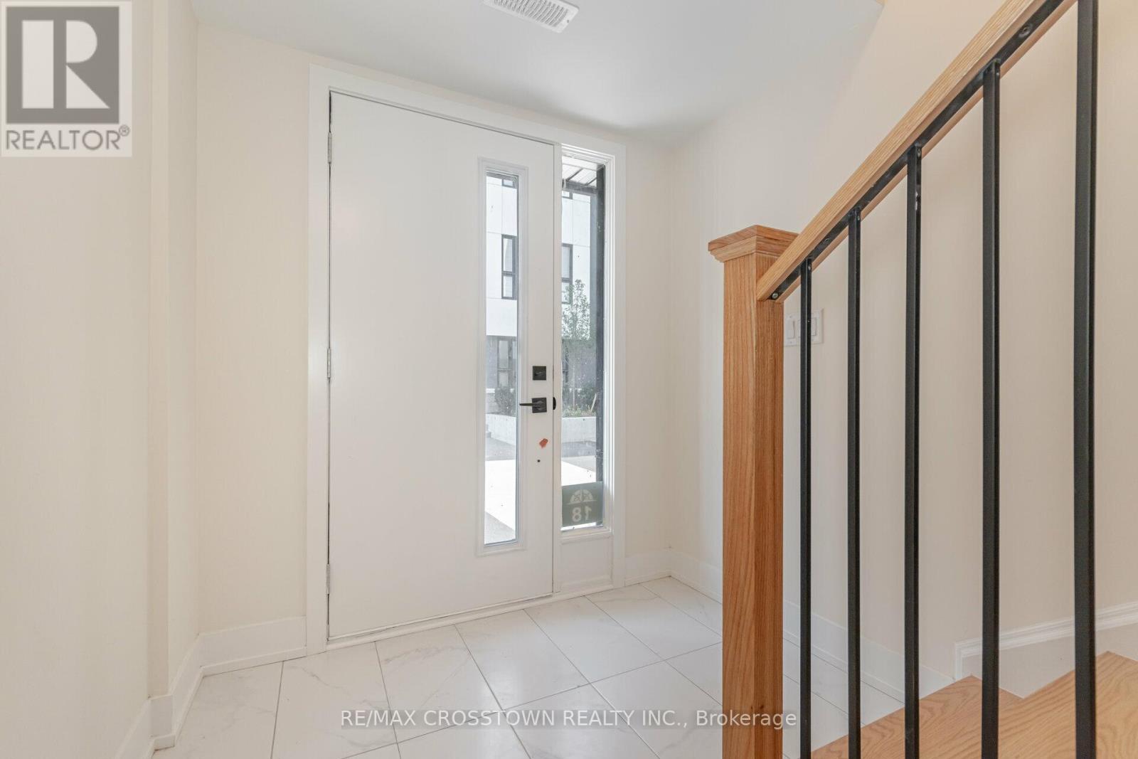 18 Mariners Pier photo 3