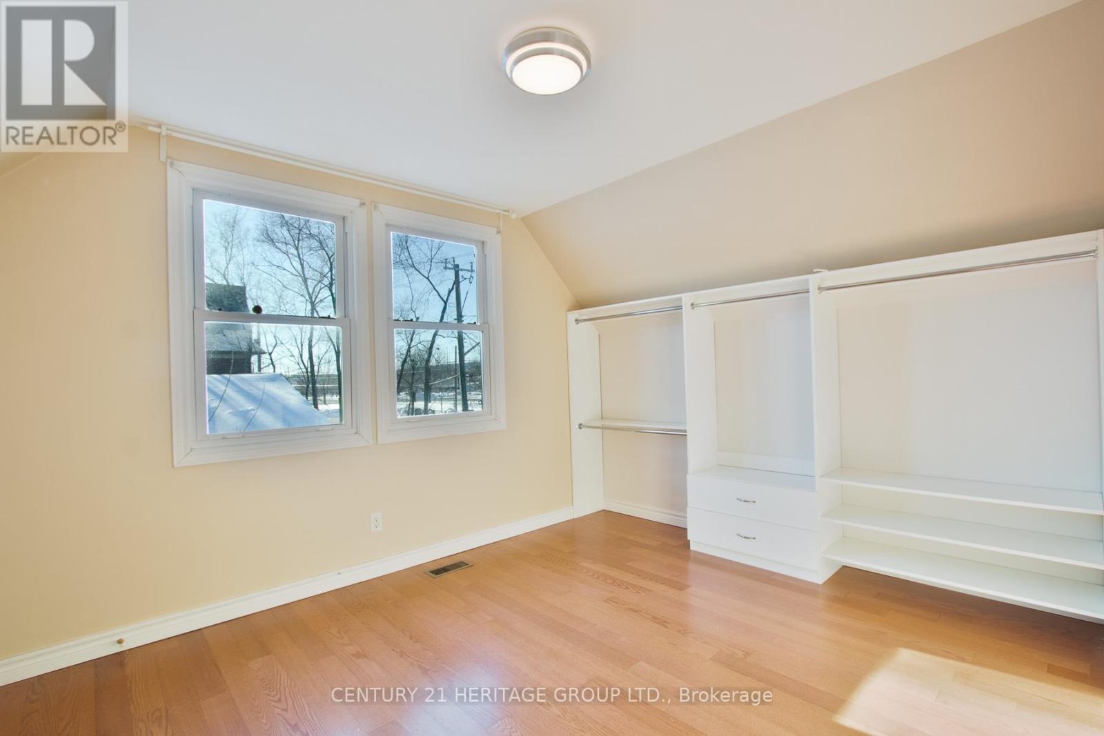 2232 QUEENSWAY DRIVE - 10