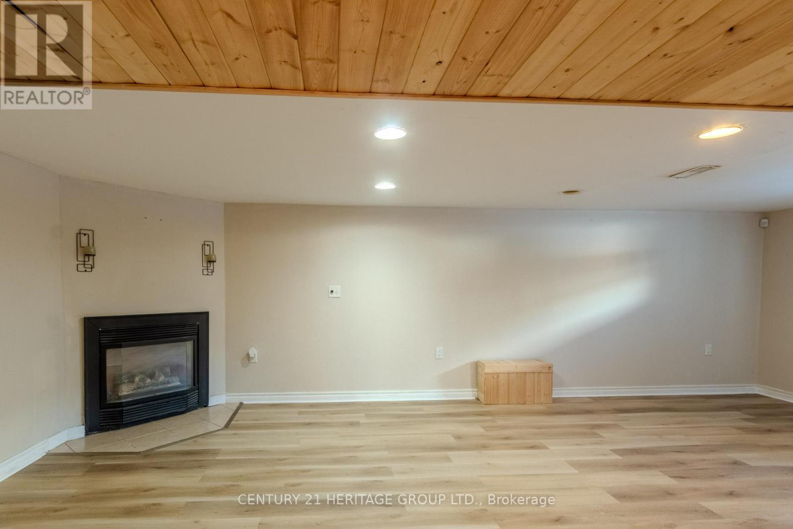 2232 QUEENSWAY DRIVE - 14