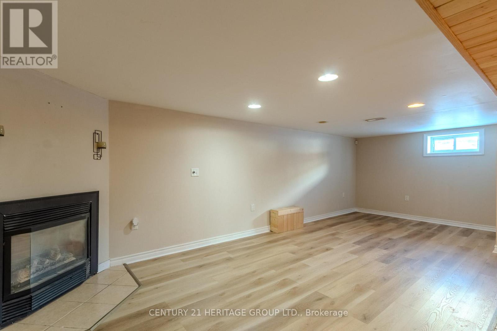 2232 QUEENSWAY DRIVE - 15
