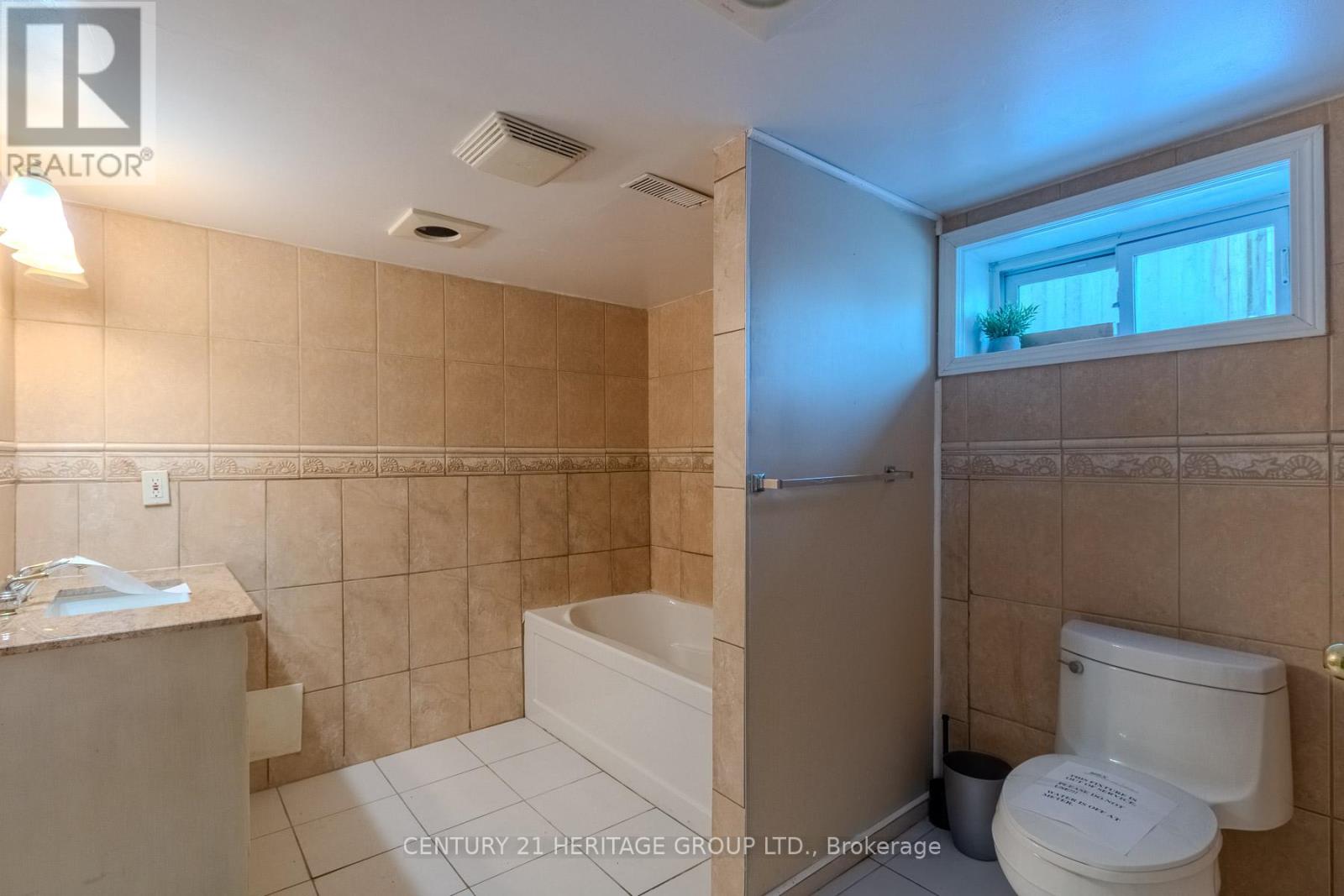 2232 QUEENSWAY DRIVE - 17
