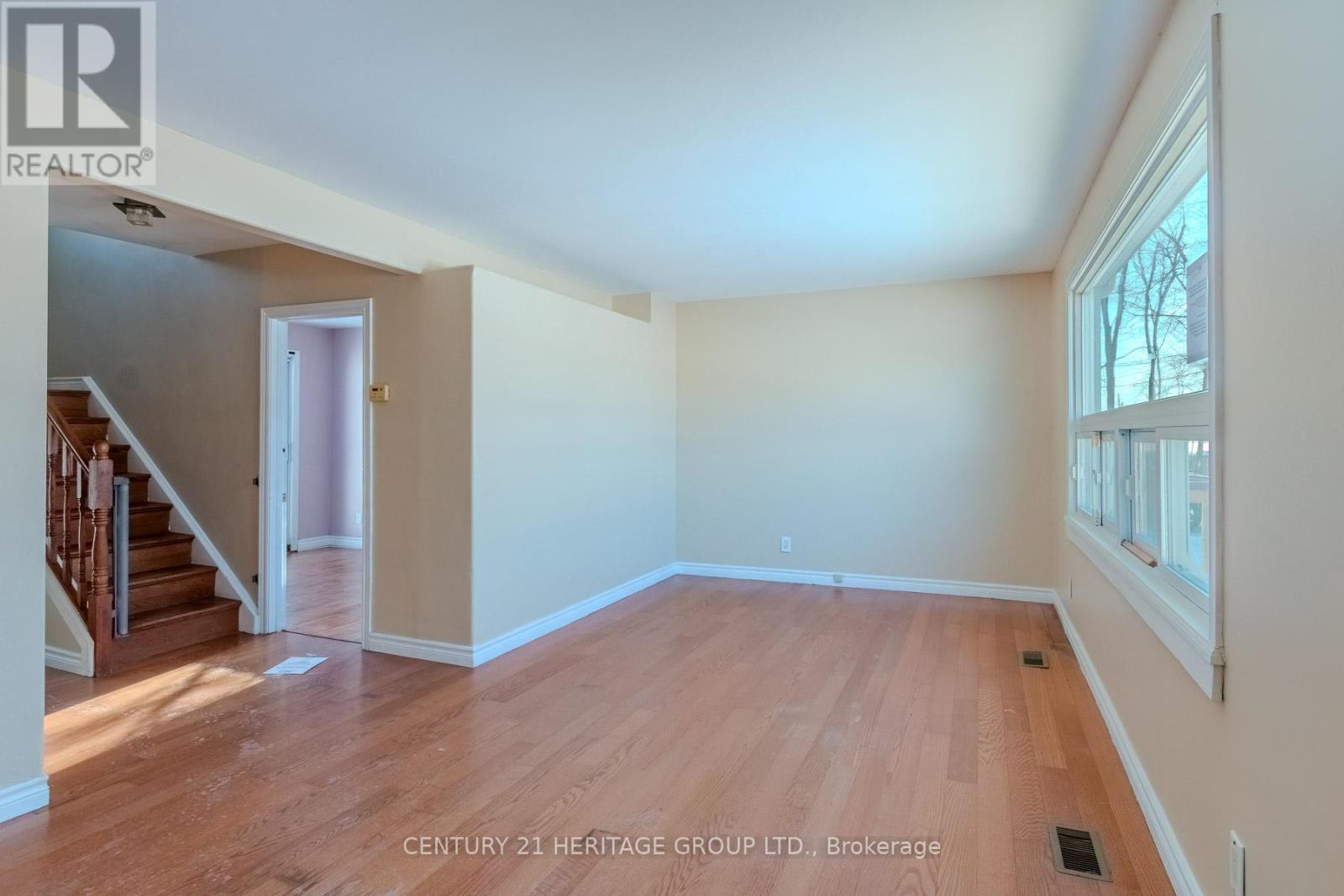 2232 QUEENSWAY DRIVE - 6