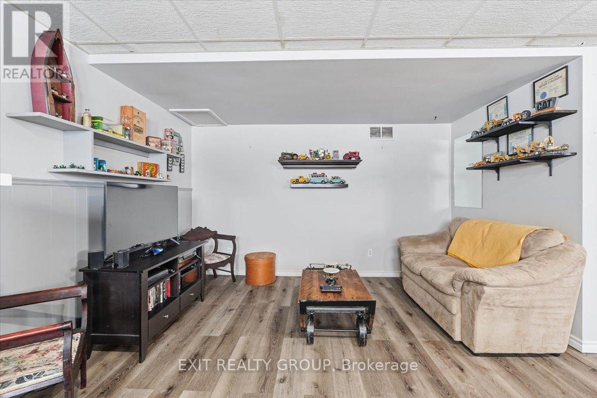 2433 HIGHWAY 62 - 32