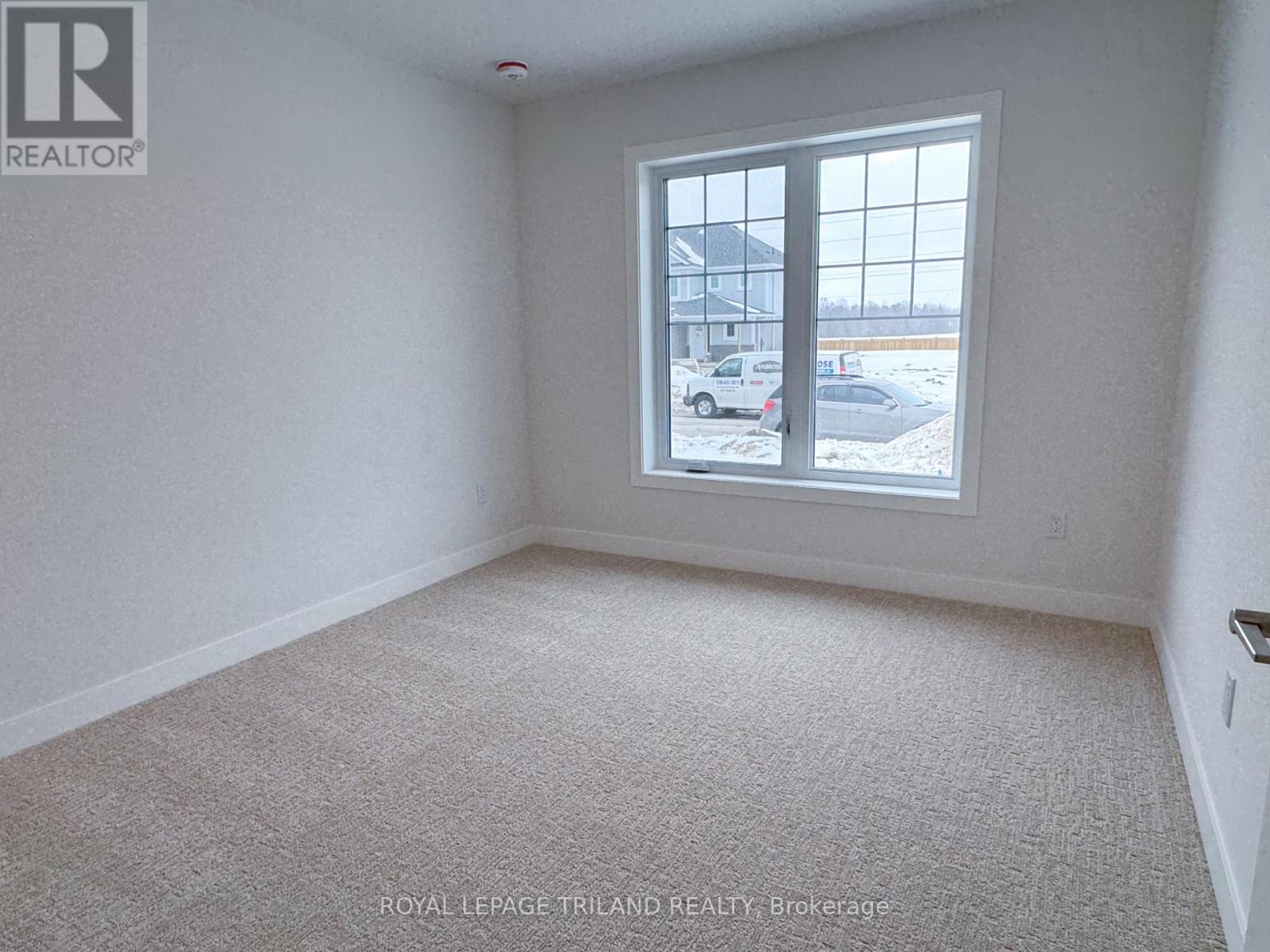 20 HARROW LANE - Photo 4 of 17, St. Thomas, Ontario