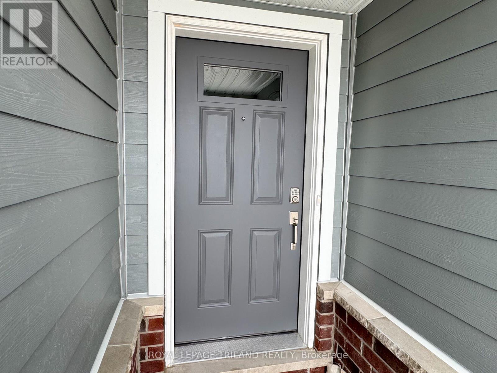 20 HARROW LANE - Photo 2 of 17, St. Thomas, Ontario