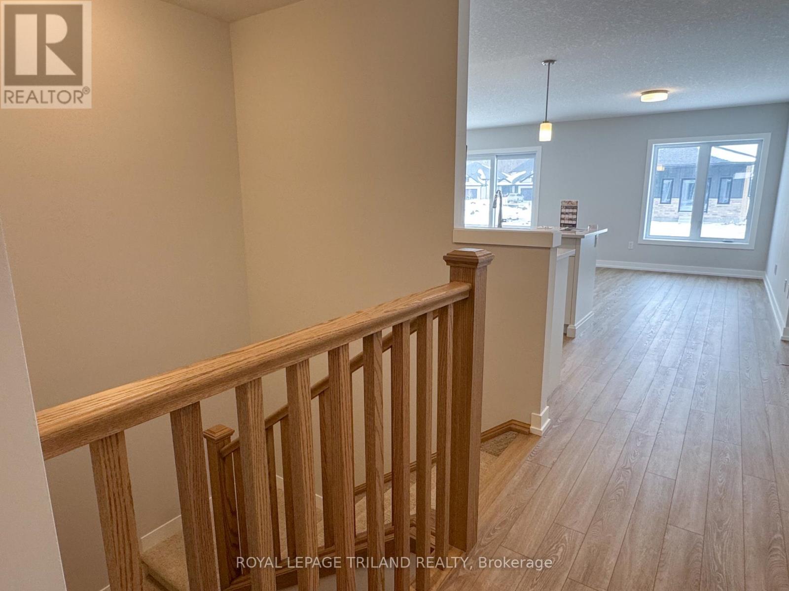 20 HARROW LANE - Photo 3 of 17, St. Thomas, Ontario