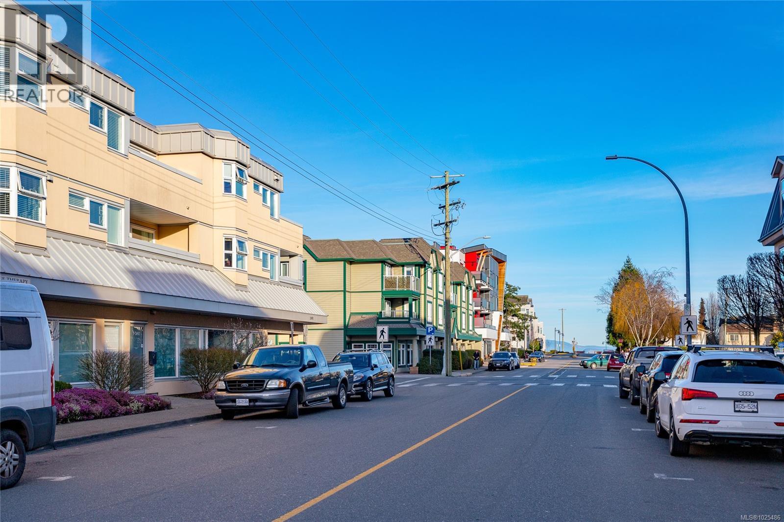 304 2490 Bevan Ave, Sidney