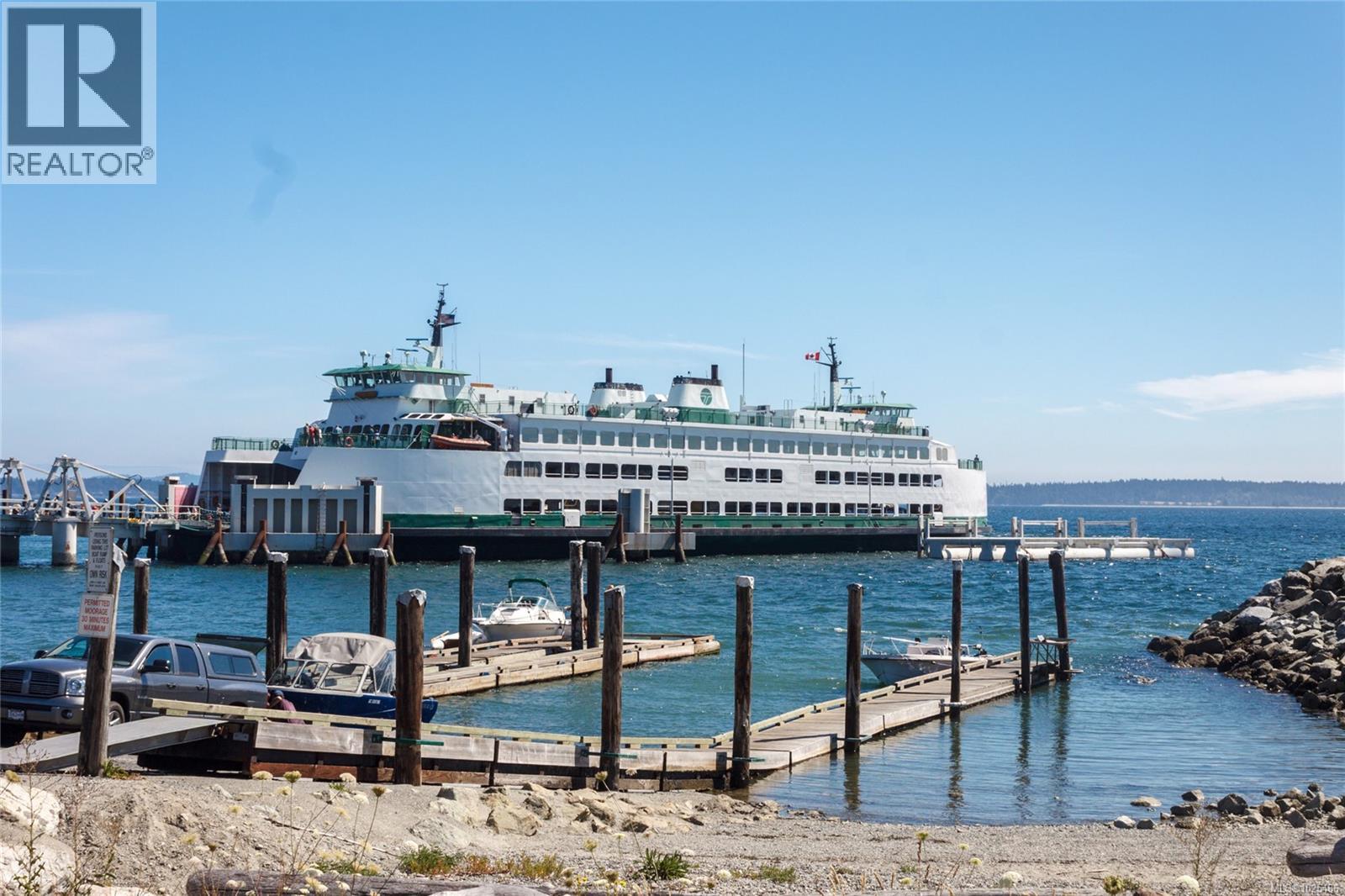 304 2490 Bevan Ave, Sidney