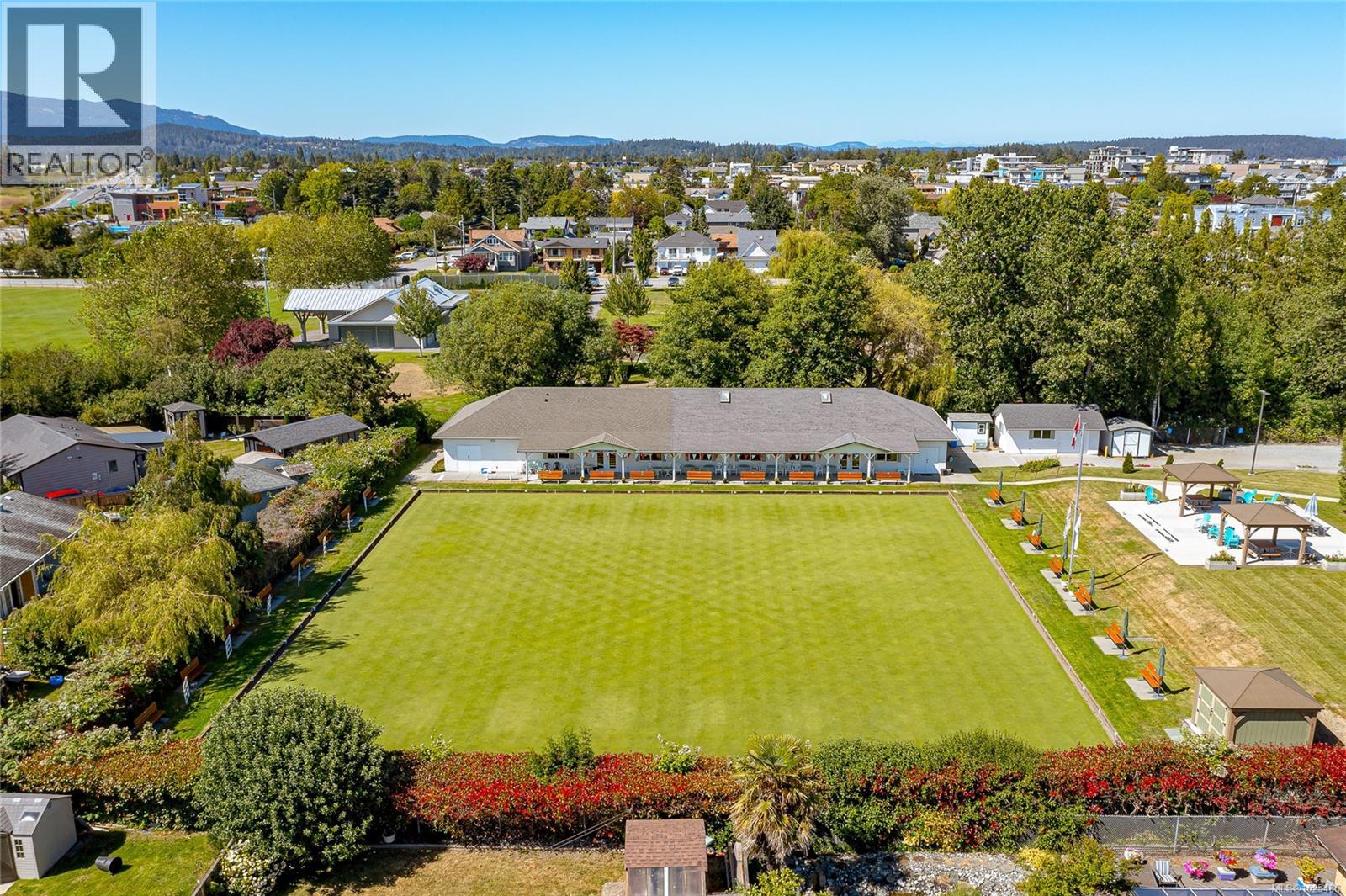 304 2490 Bevan Ave, Sidney