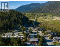 7465 Dogwood Street, Pemberton, BC V0N2L0 Photo 13