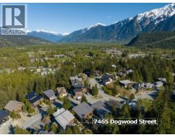 7465 Dogwood Street, Pemberton, BC V0N2L0 Photo 19