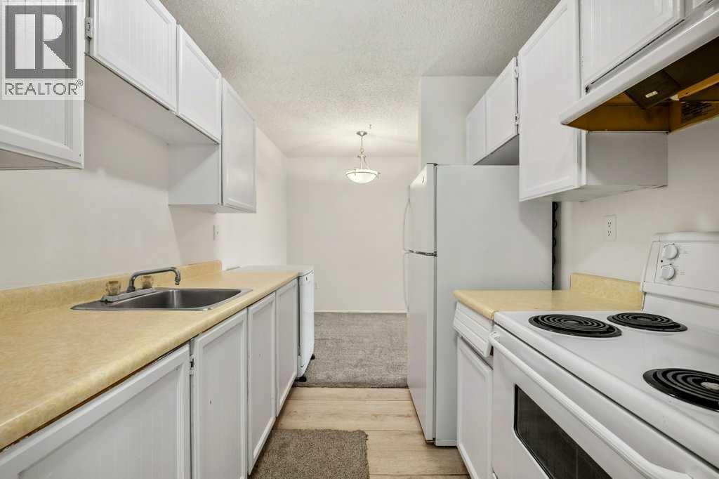 Single Family House for Sale in    Avenue SW Haysboro Calgary 