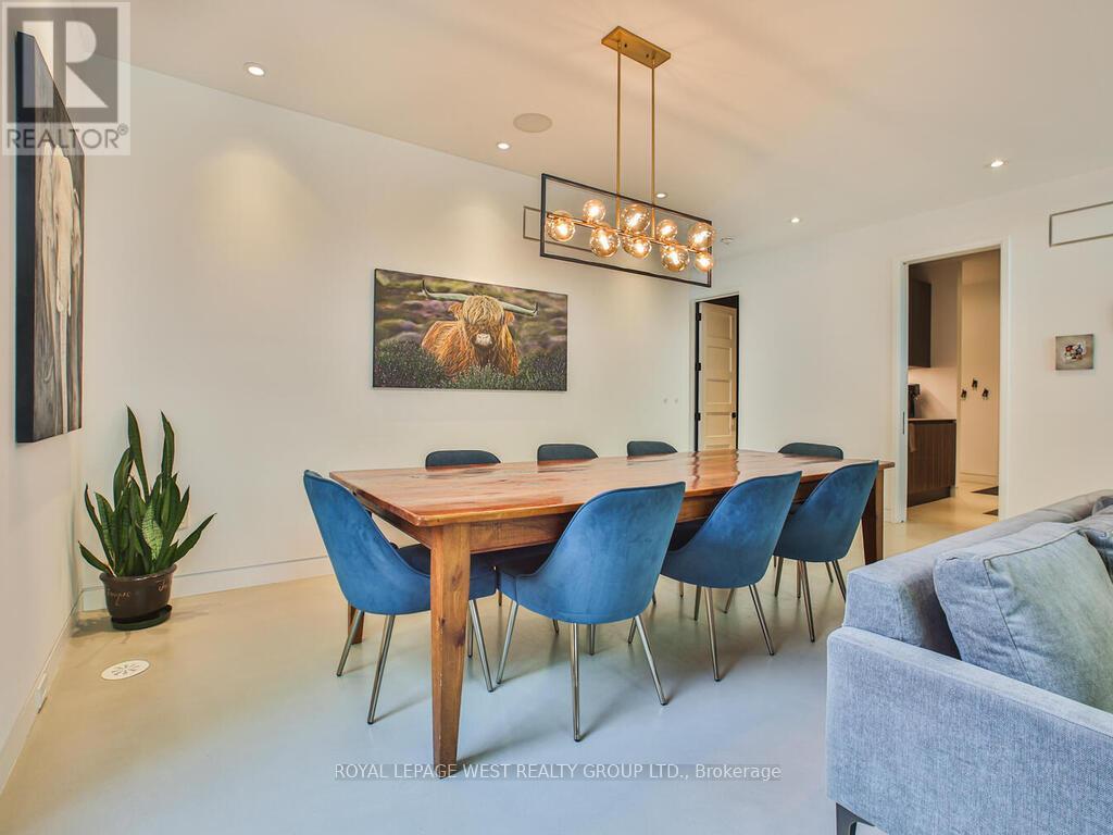 4 OLD OAK ROAD - Photo 5 of 48, Toronto (Kingsway South), Ontario