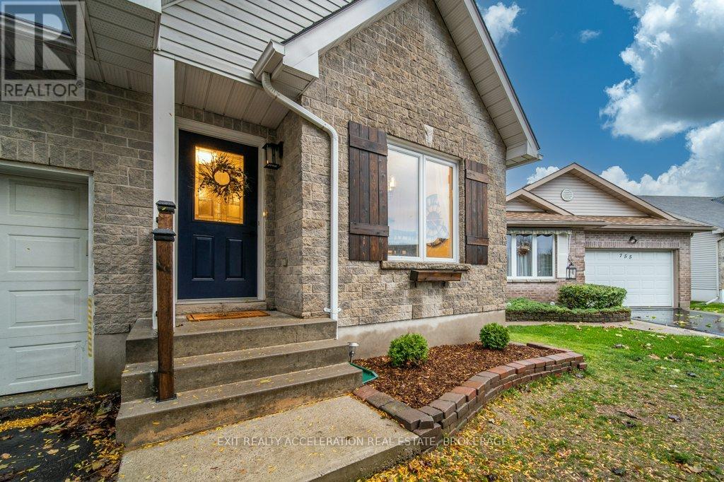 753 SHIRE'S WAY - Photo 5 of 43, Kingston (East Gardiners Rd), Ontario