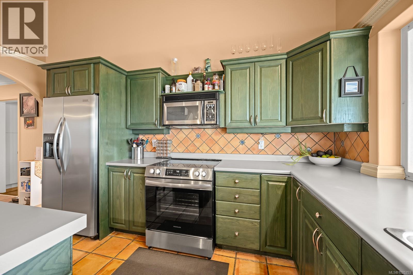 7600 Tozer Rd, Fanny Bay