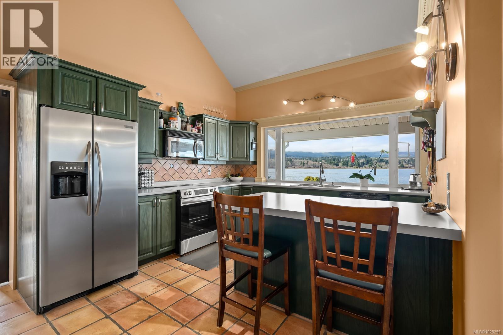 7600 Tozer Rd, Fanny Bay