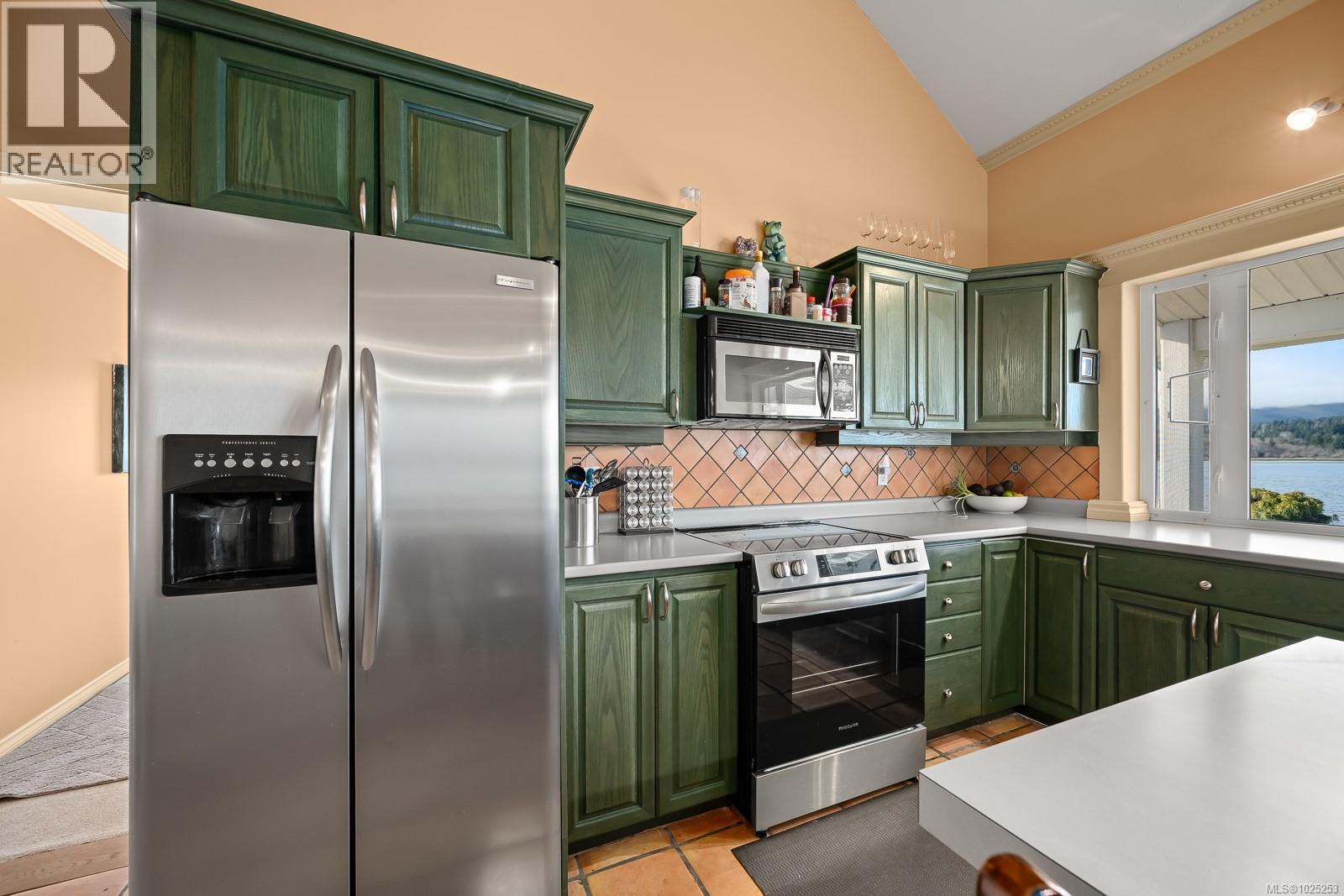 7600 Tozer Rd, Fanny Bay