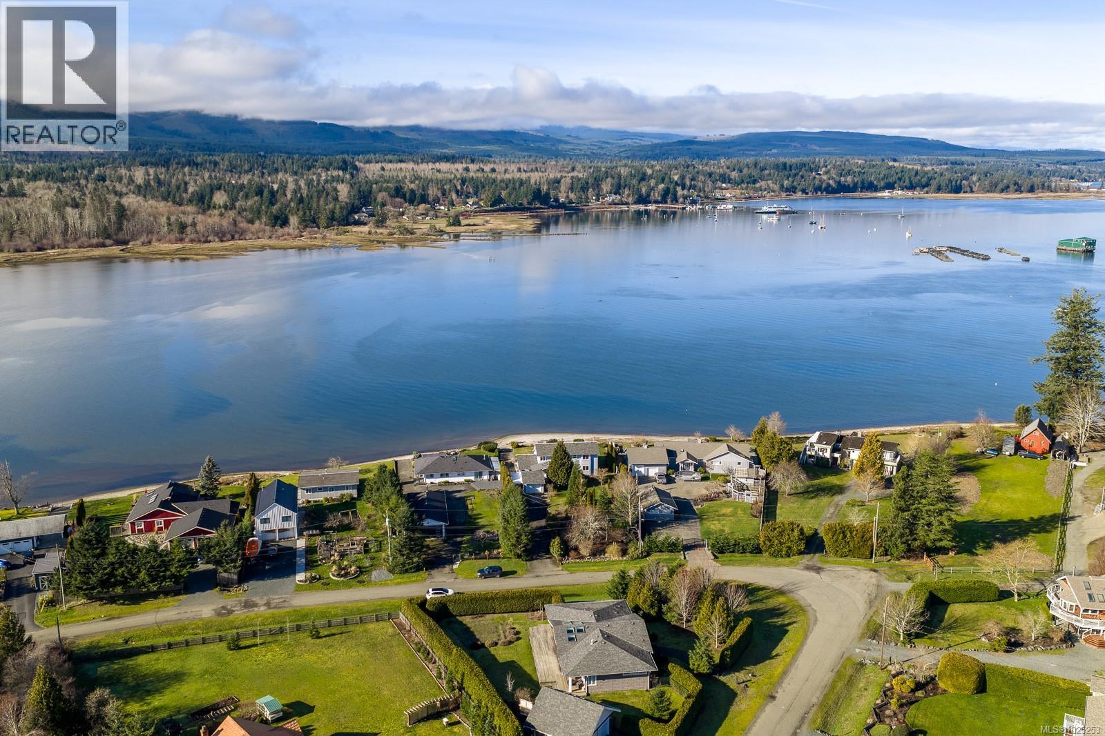 7600 Tozer Rd, Fanny Bay