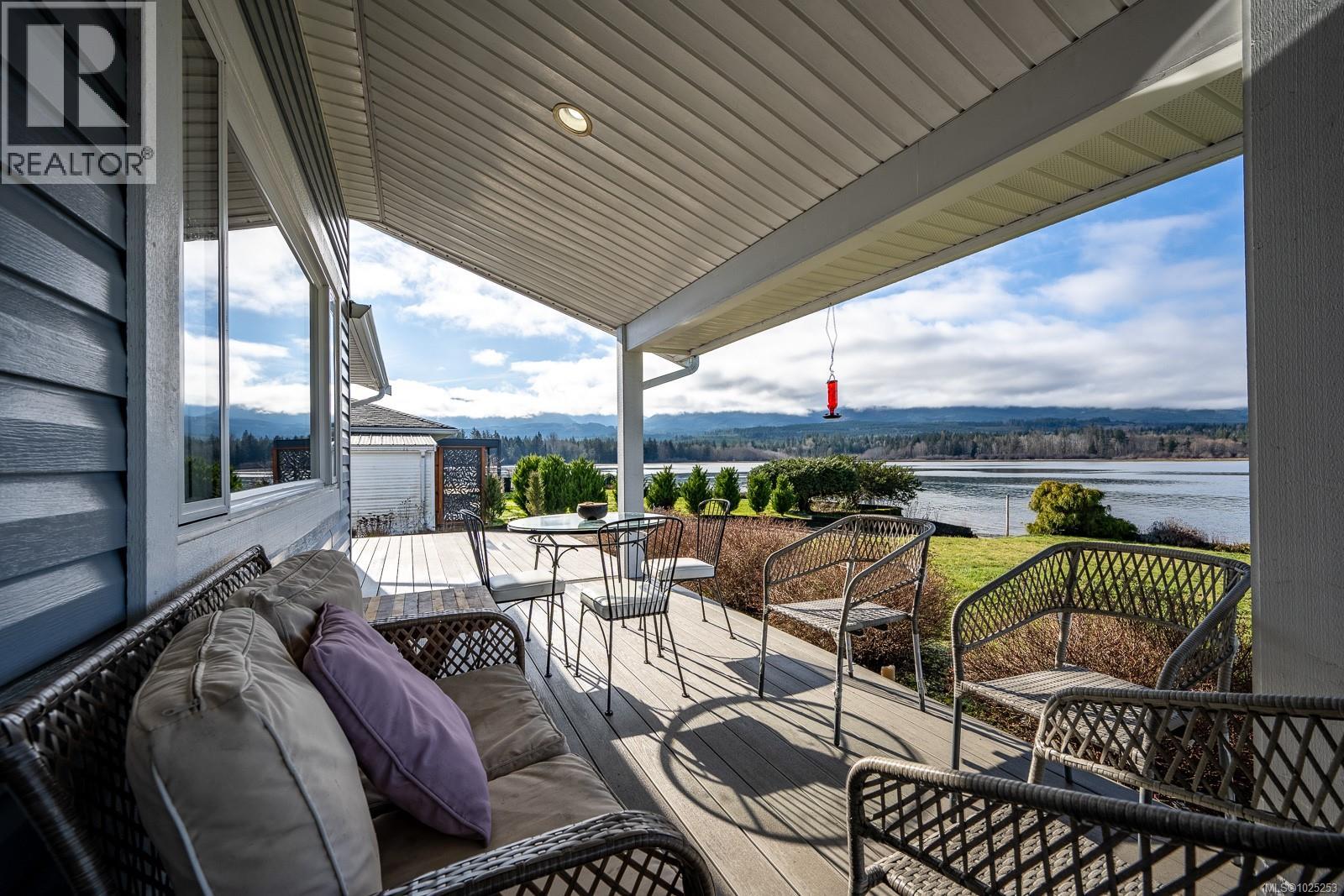 7600 Tozer Rd, Fanny Bay