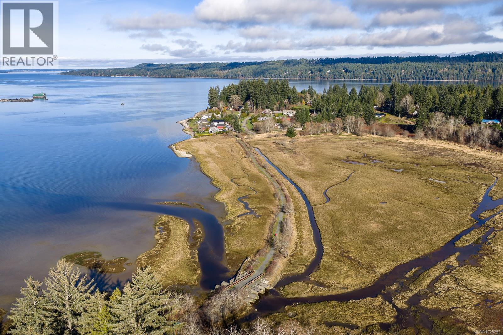 7600 Tozer Rd, Fanny Bay