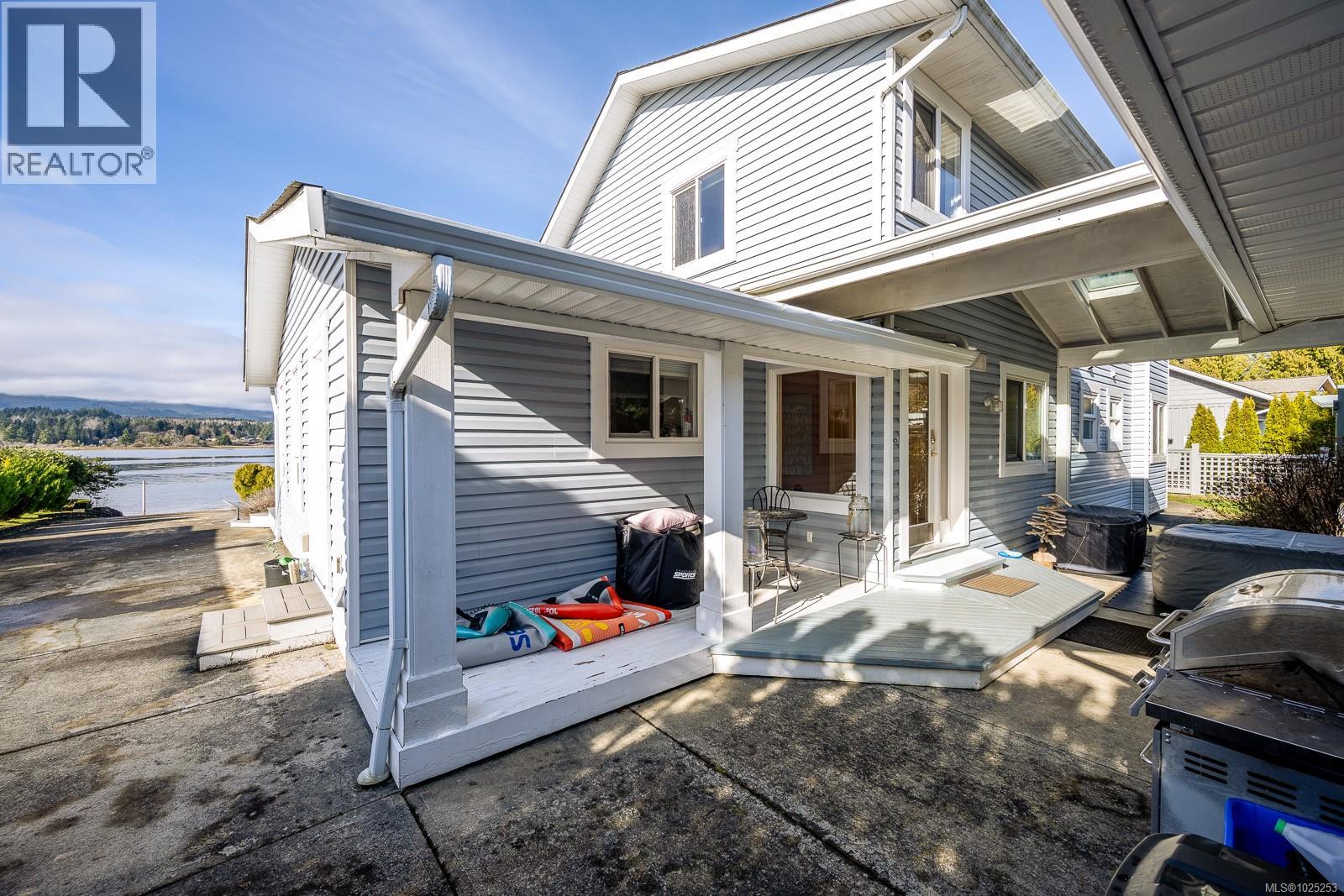 7600 Tozer Rd, Fanny Bay