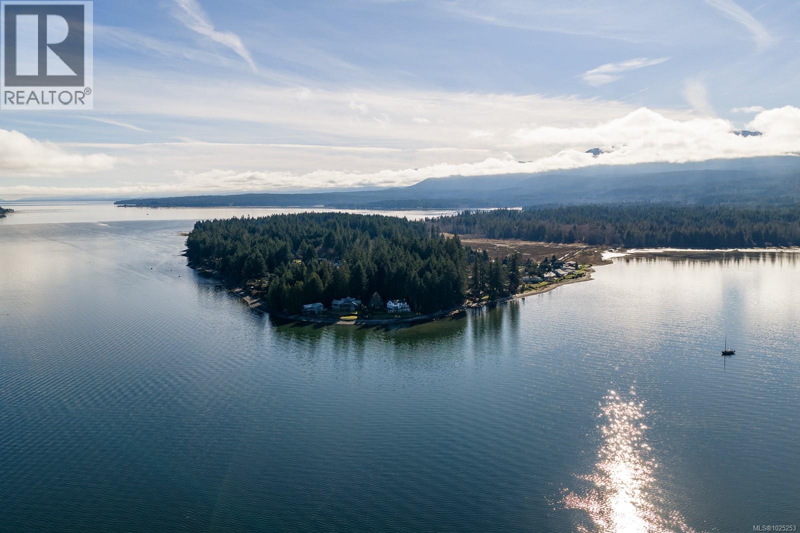 7600 Tozer Rd, Fanny Bay