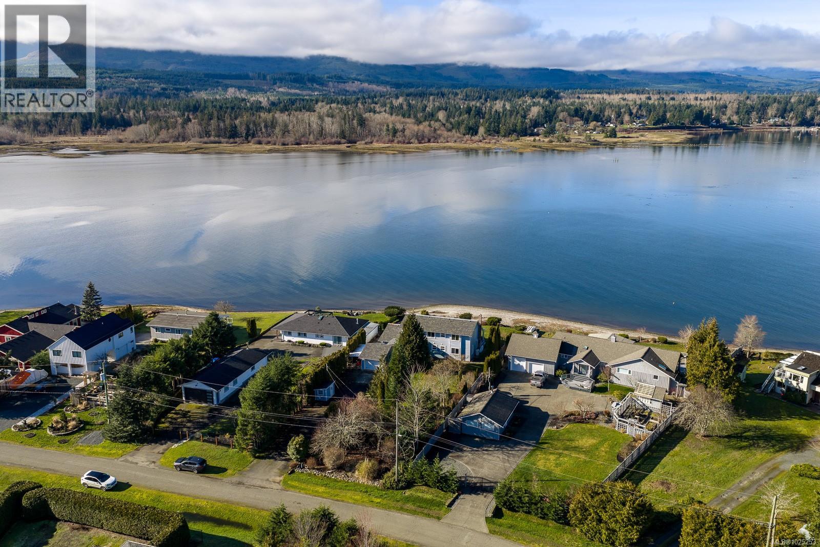 7600 Tozer Rd, Fanny Bay