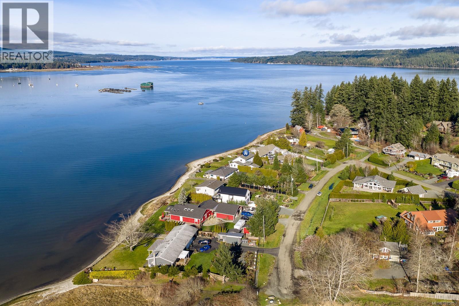 7600 Tozer Rd, Fanny Bay