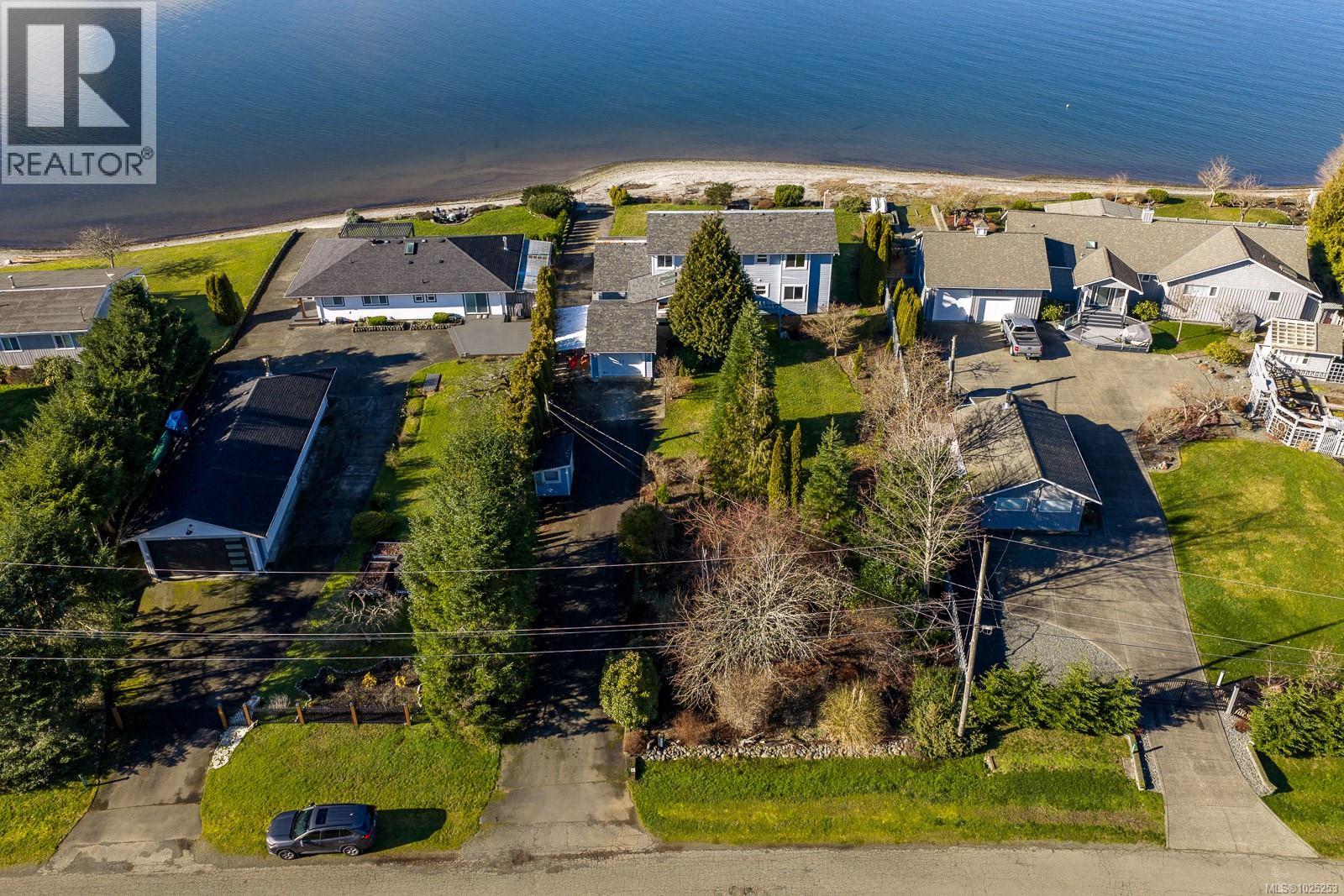 7600 Tozer Rd, Fanny Bay