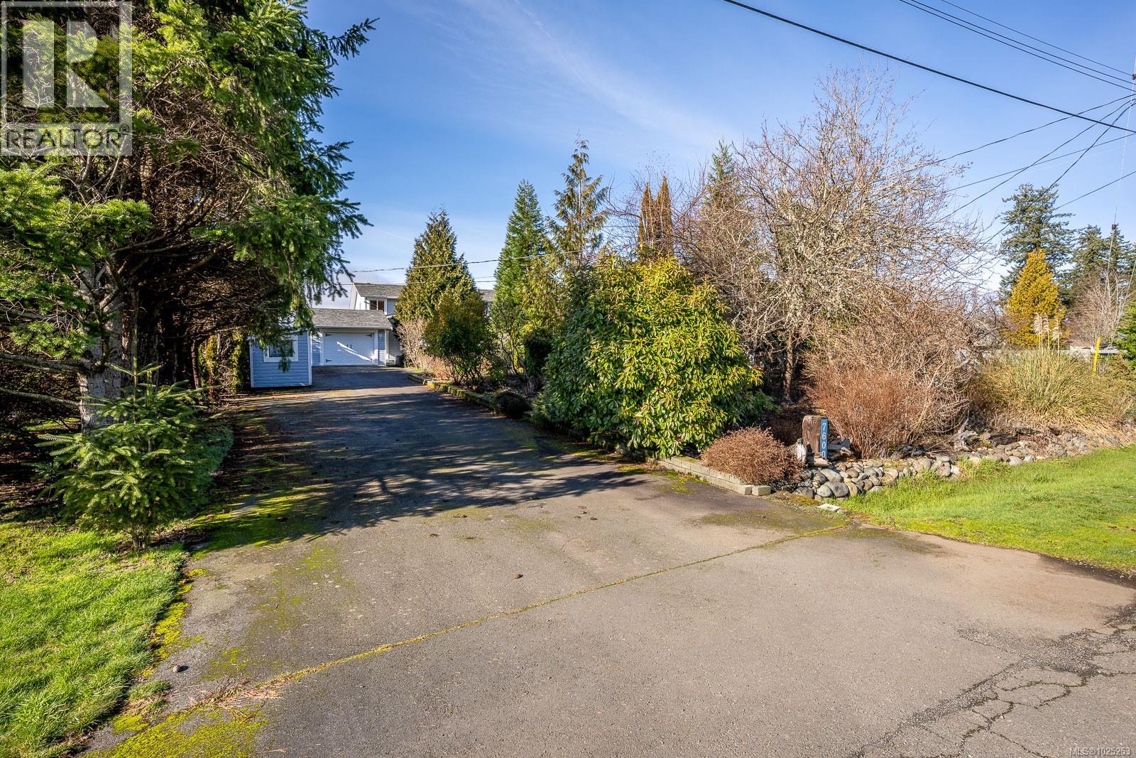 7600 Tozer Rd, Fanny Bay