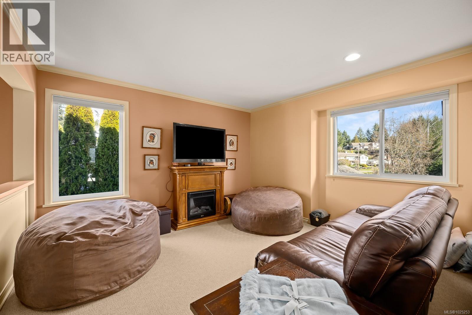 7600 Tozer Rd, Fanny Bay