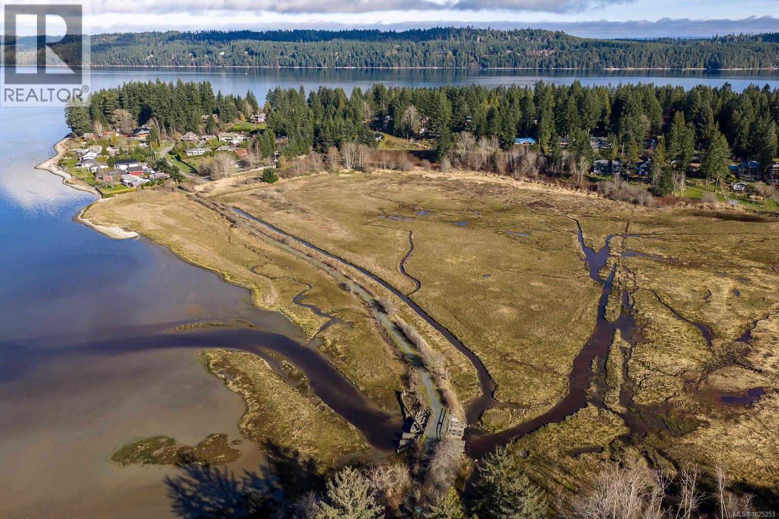 7600 Tozer Rd, Fanny Bay