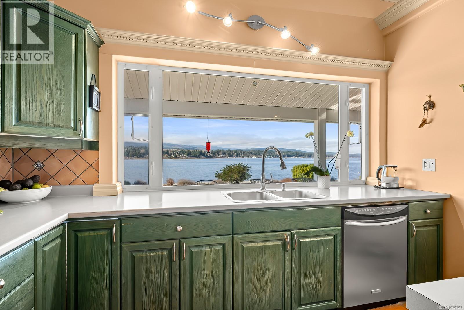 7600 Tozer Rd, Fanny Bay