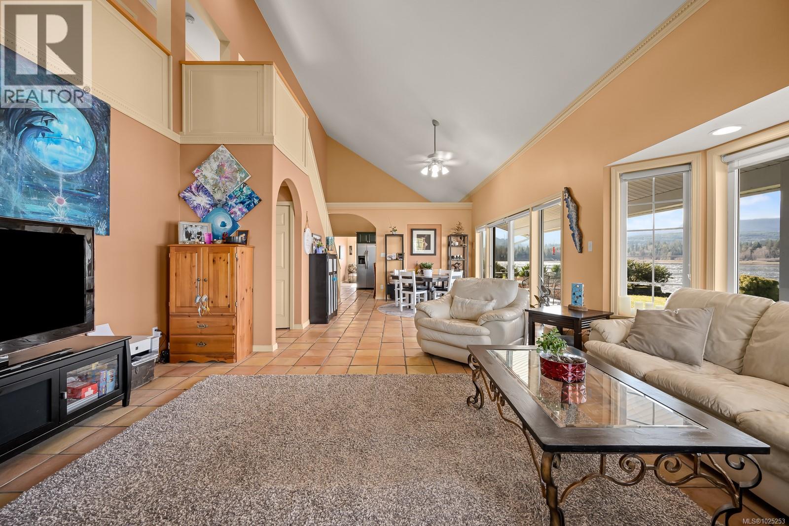 7600 Tozer Rd, Fanny Bay