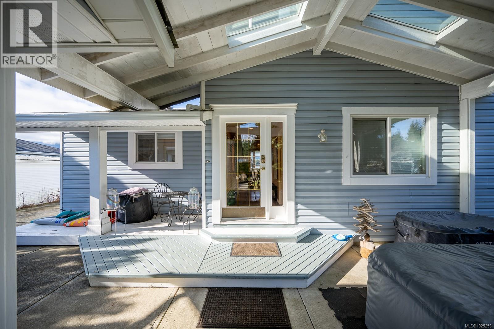 7600 Tozer Rd, Fanny Bay