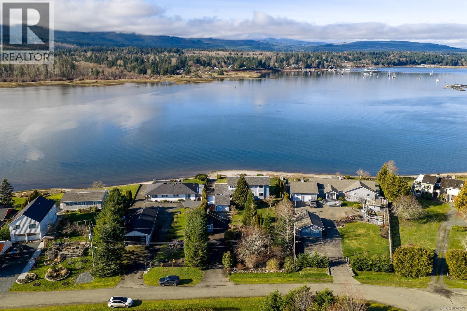 7600 Tozer Rd, Fanny Bay