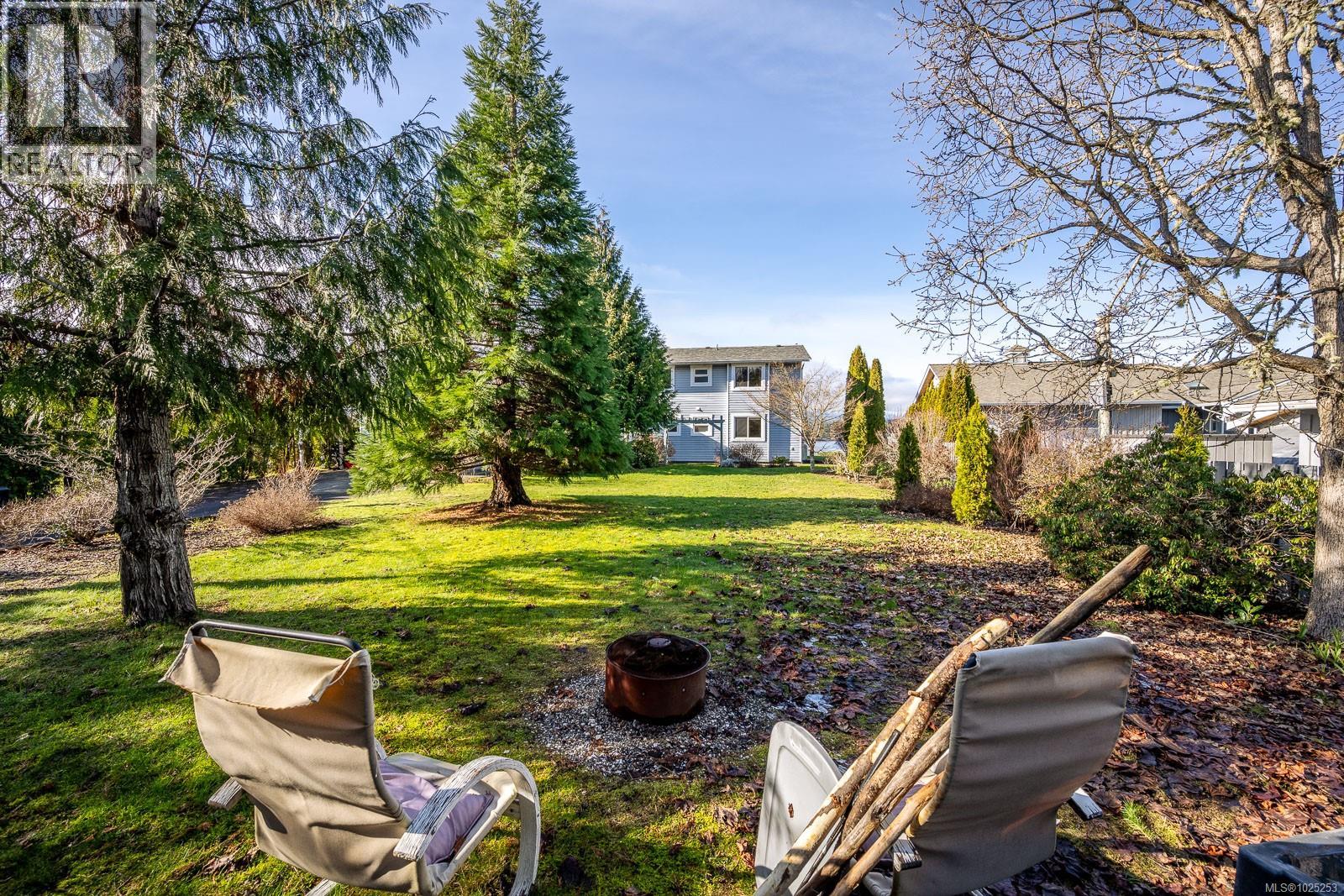 7600 Tozer Rd, Fanny Bay