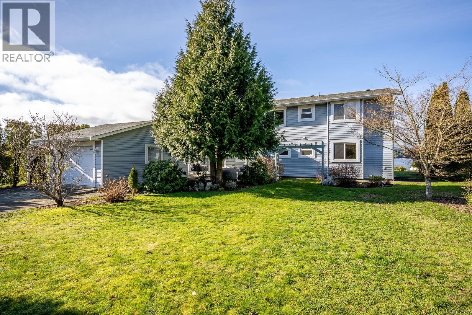 7600 Tozer Rd, Fanny Bay