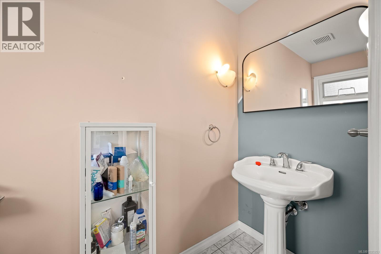 7600 Tozer Rd, Fanny Bay