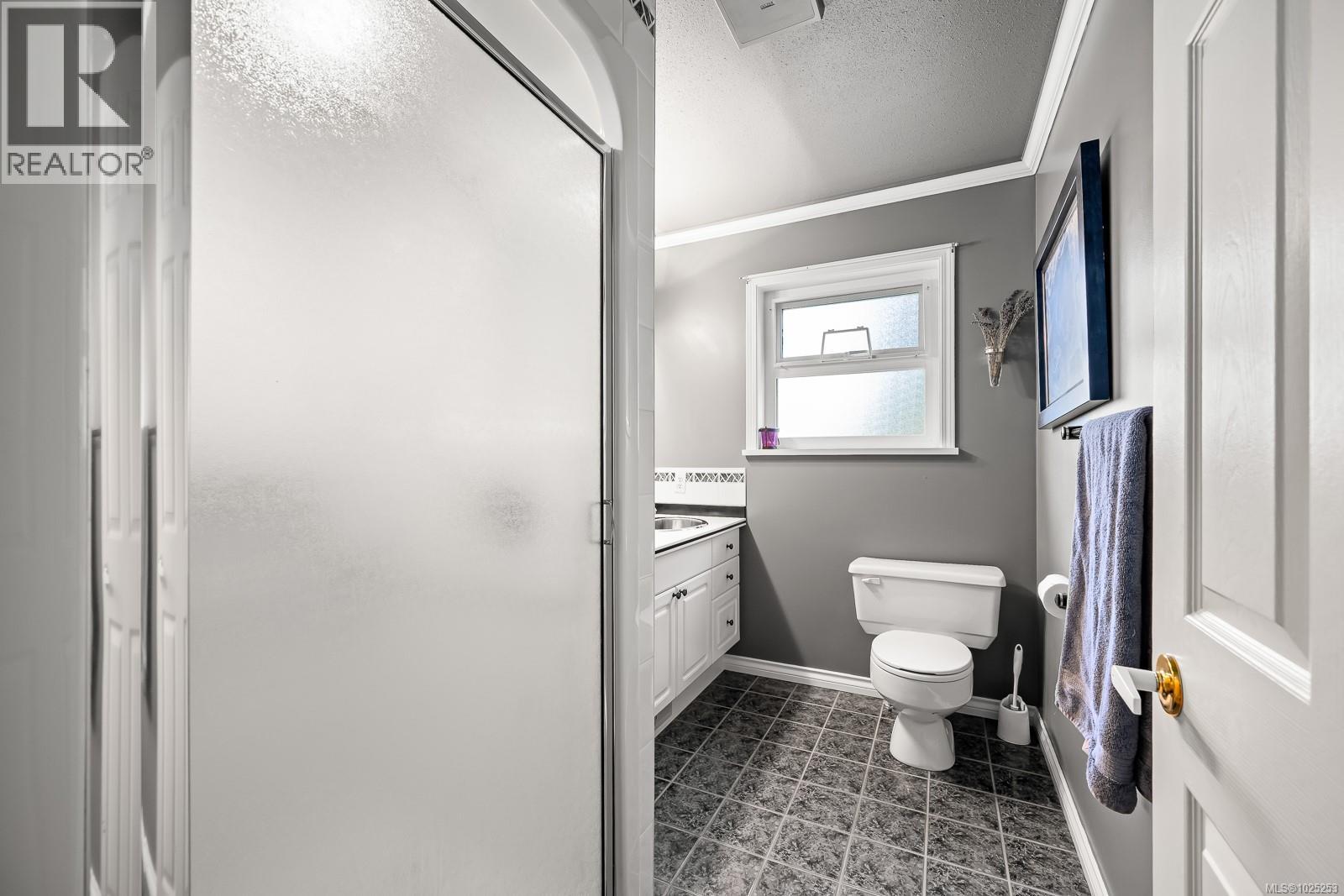 7600 Tozer Rd, Fanny Bay