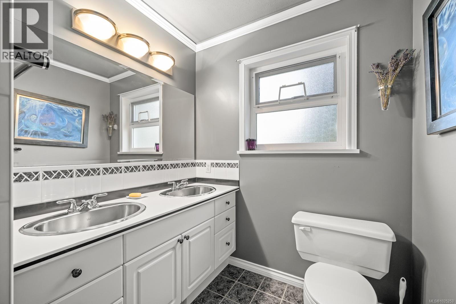 7600 Tozer Rd, Fanny Bay