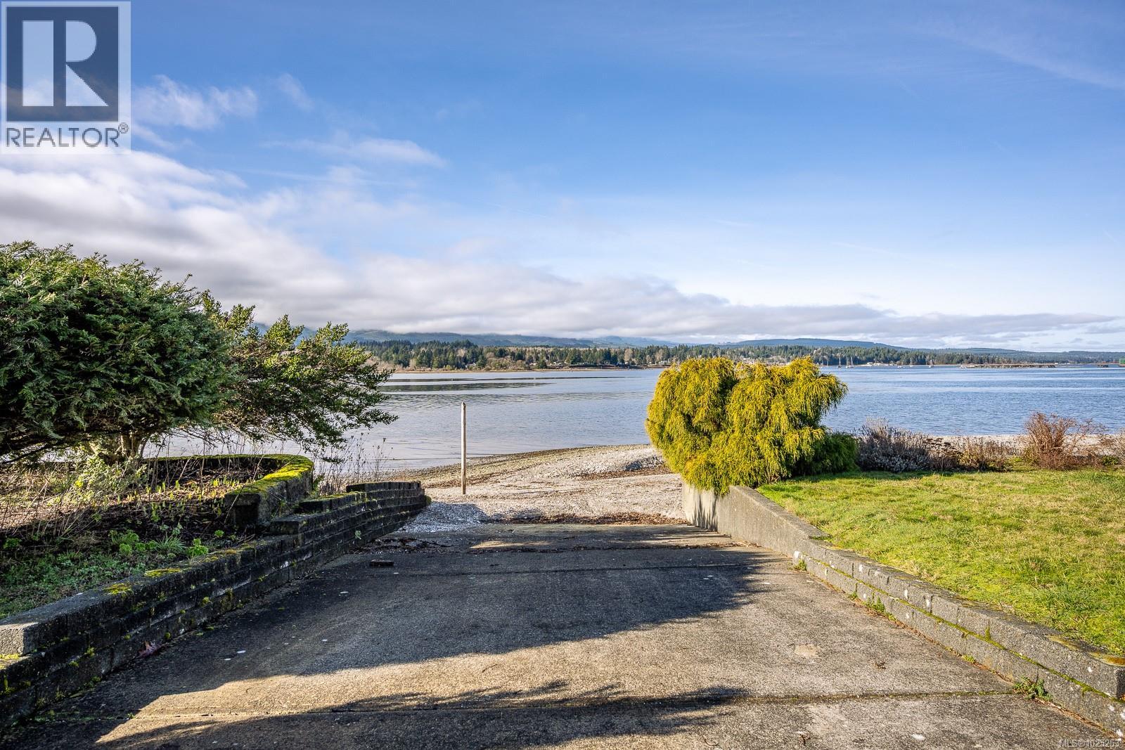 7600 Tozer Rd, Fanny Bay