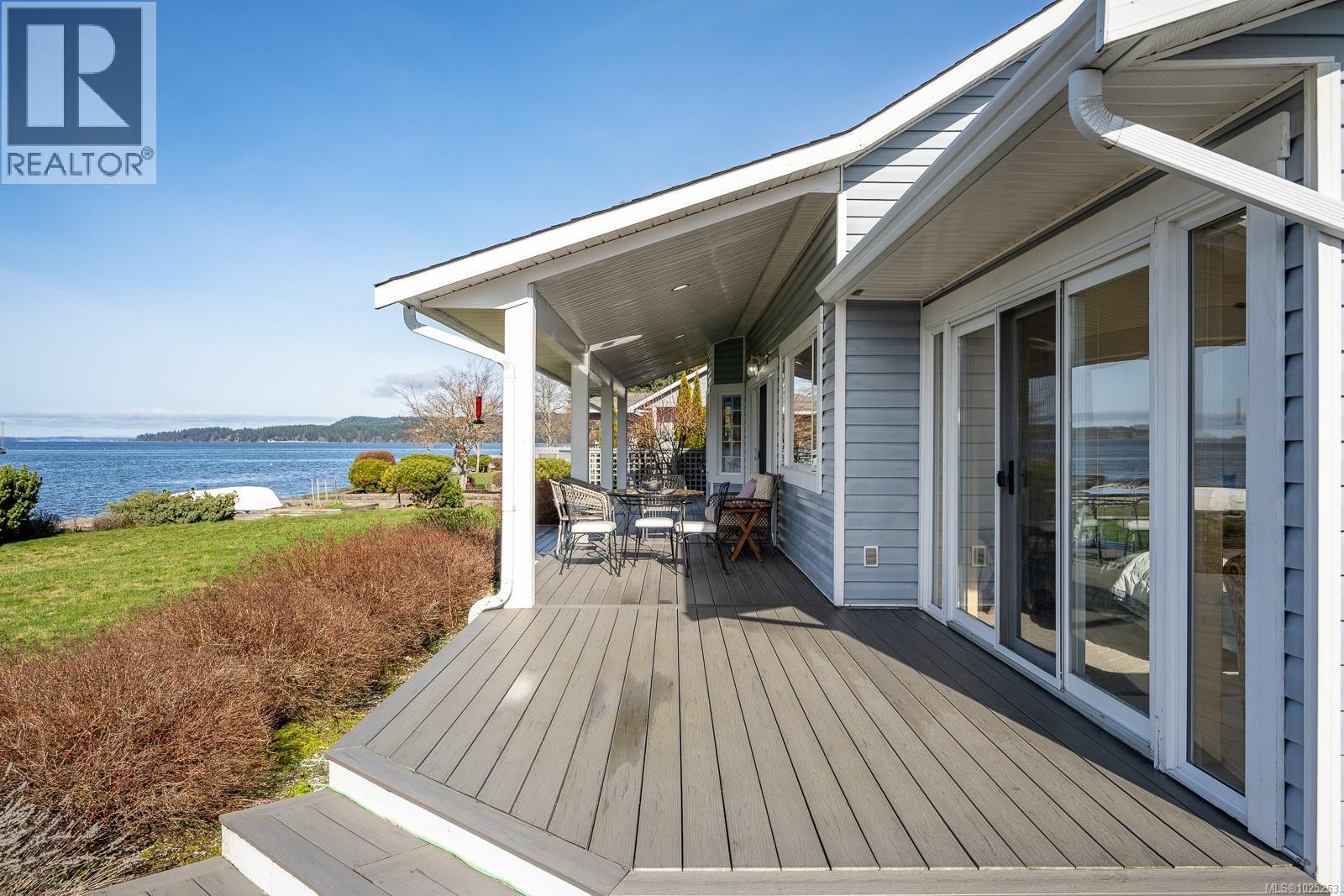 7600 Tozer Rd, Fanny Bay